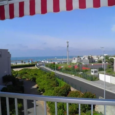 Апартаменты Studio Dans Face A La Mer Сет
